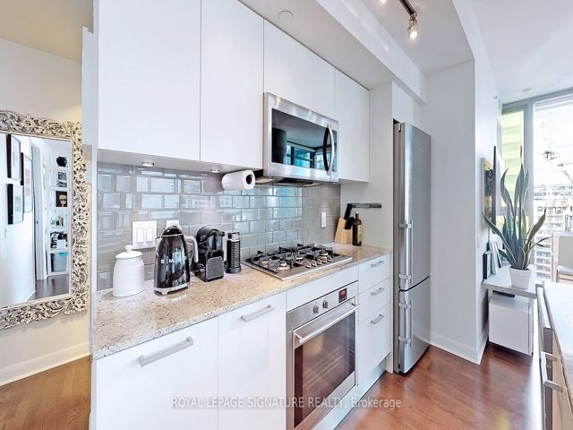 1907 - 375 King St W