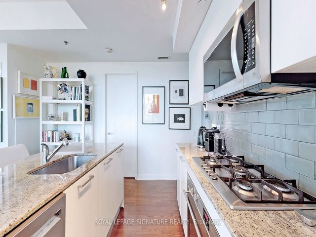 1907 - 375 King St W