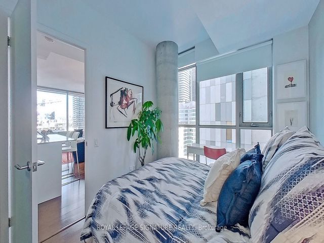 1907 - 375 King St W