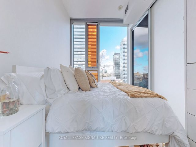 1907 - 375 King St W
