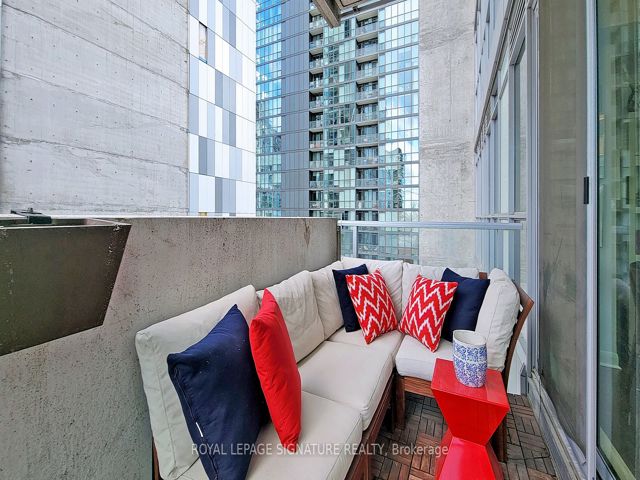 1907 - 375 King St W