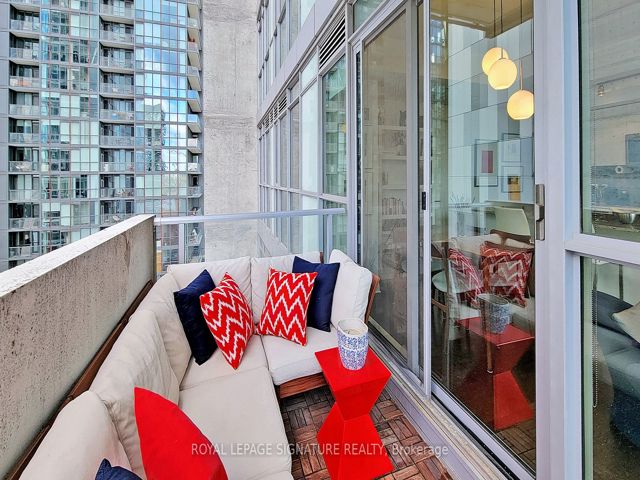 1907 - 375 King St W