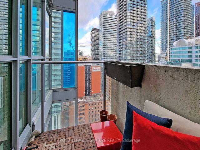 1907 - 375 King St W