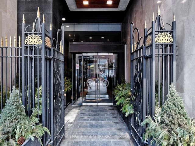 1907 - 375 King St W