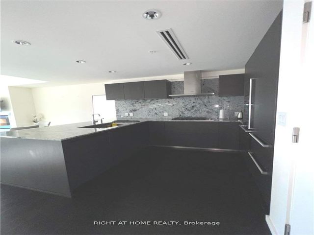 4102 - 180 University Ave