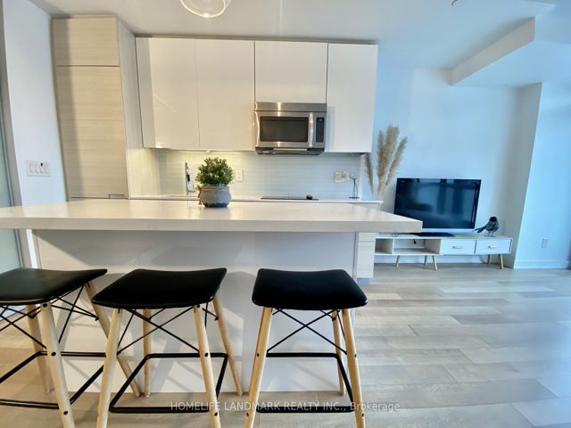1808 - 210 Simcoe St