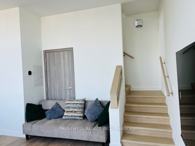 PH5103 - 38 Widmer St