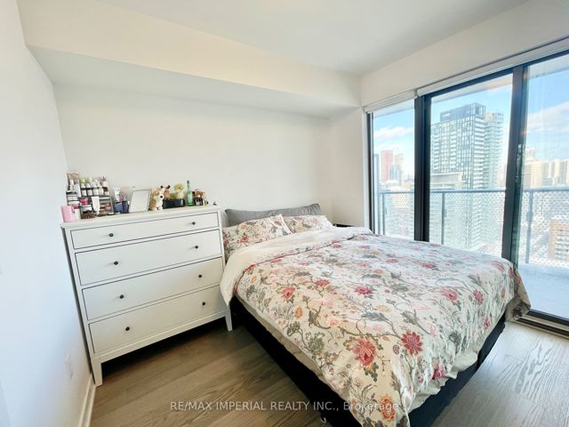 2202 - 11 Wellesley St W