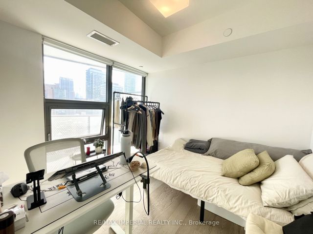 2202 - 11 Wellesley St W