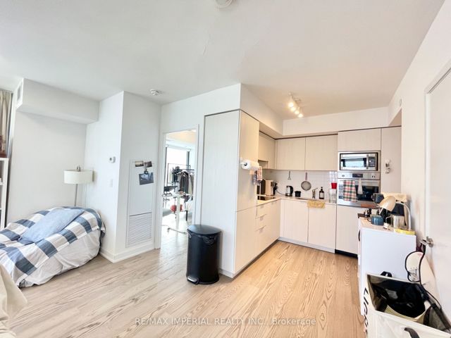 2202 - 11 Wellesley St W