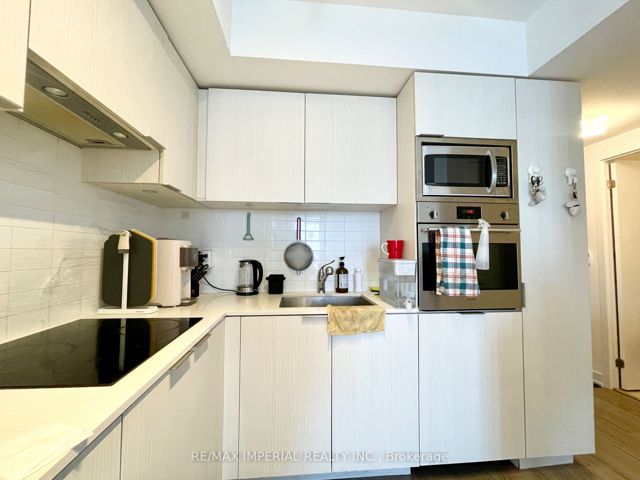 2202 - 11 Wellesley St W