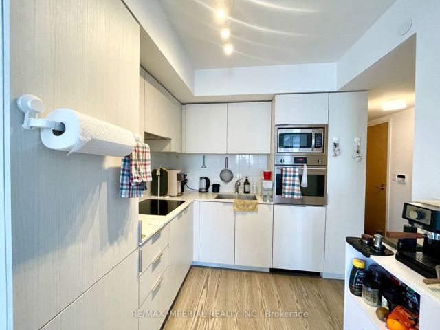2202 - 11 Wellesley St W