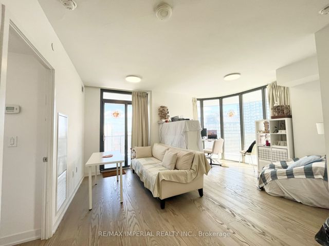 2202 - 11 Wellesley St W