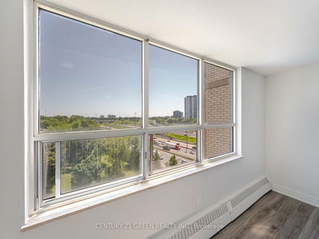 901 - 5 Parkway Forest Dr