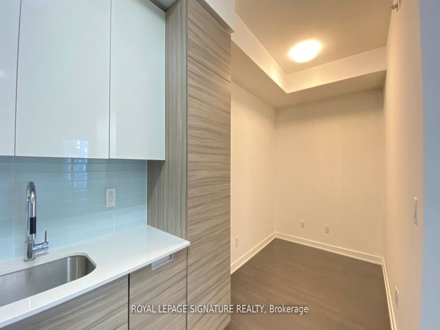 1114 - 210 Simcoe St