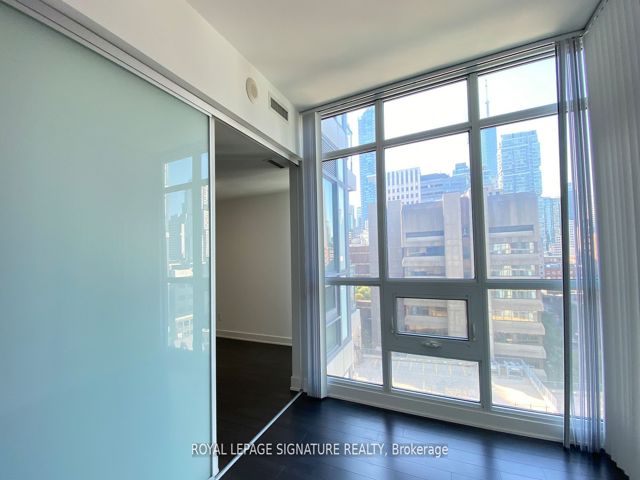 1114 - 210 Simcoe St