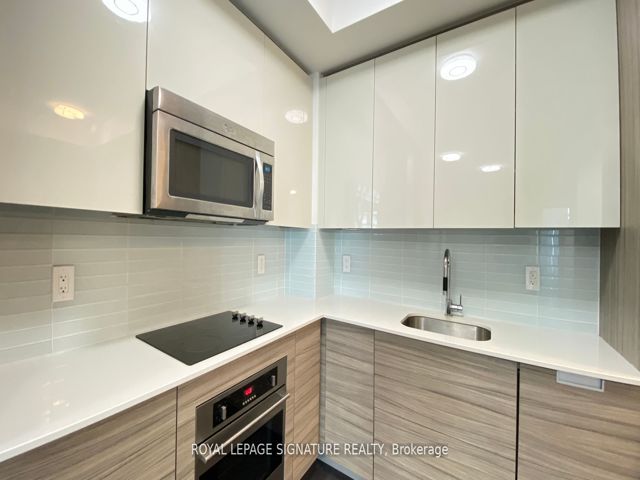 1114 - 210 Simcoe St