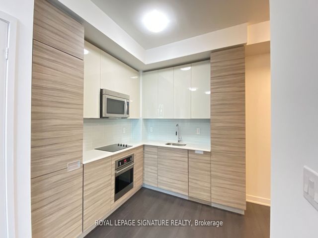 1114 - 210 Simcoe St