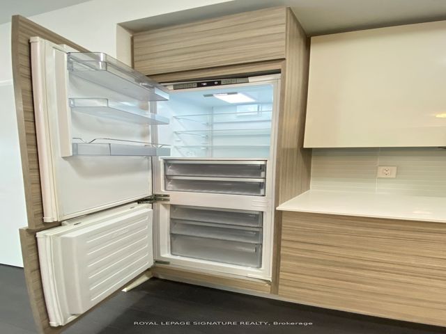 1114 - 210 Simcoe St