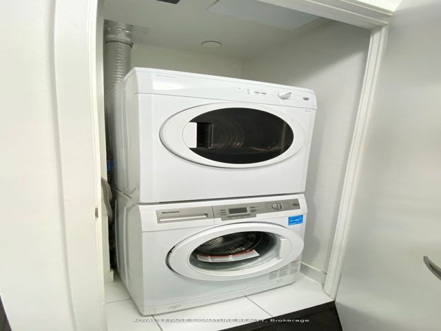 1114 - 210 Simcoe St