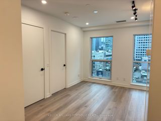 601 - 327 King St W