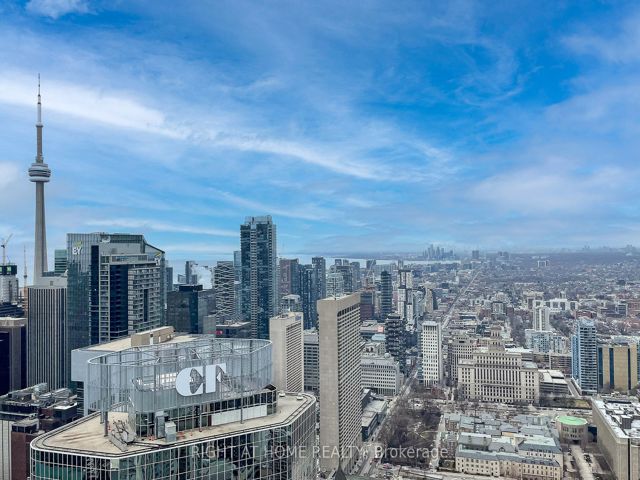 5310 - 197 Yonge St