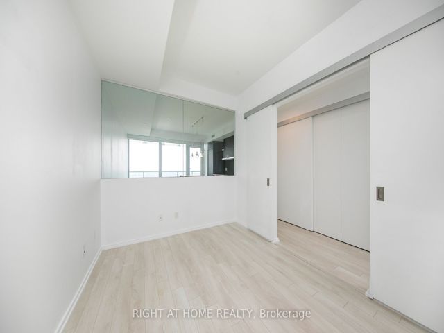 5310 - 197 Yonge St