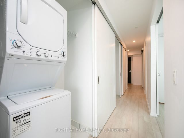 5310 - 197 Yonge St