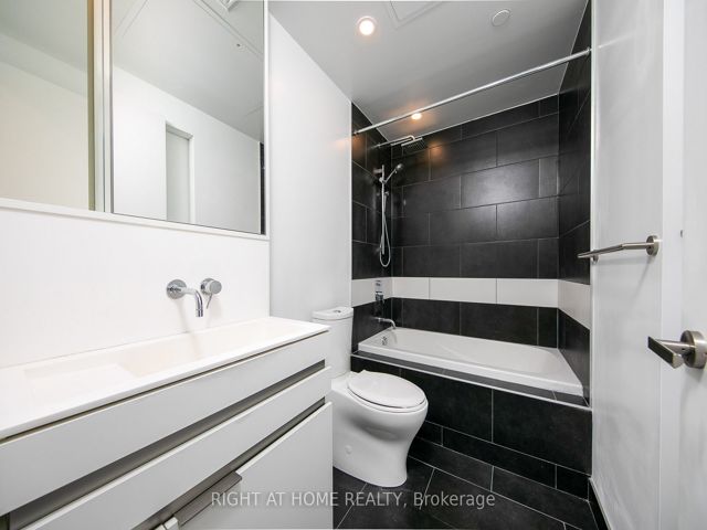 5310 - 197 Yonge St