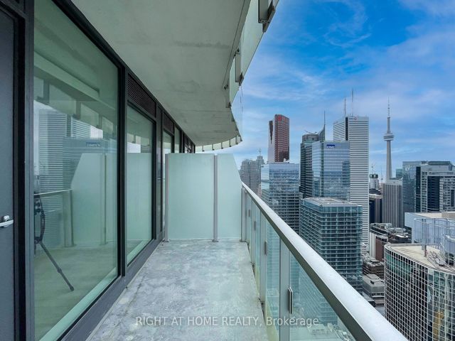 5310 - 197 Yonge St