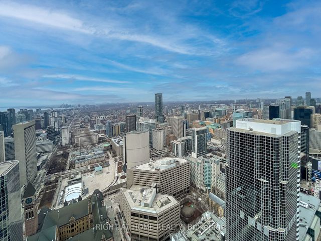 5310 - 197 Yonge St