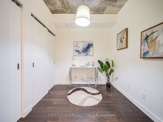912 - 111 Bathurst St
