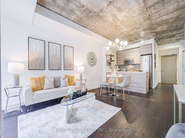 912 - 111 Bathurst St