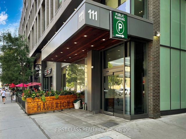 912 - 111 Bathurst St