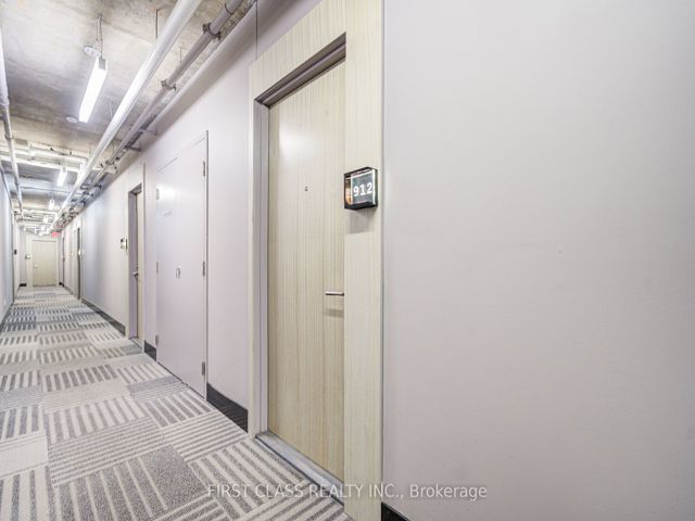 912 - 111 Bathurst St