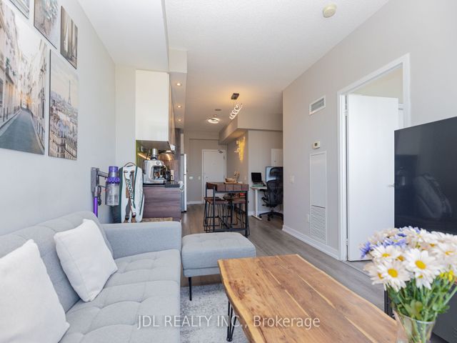 2302 - 121 Mcmahon Dr