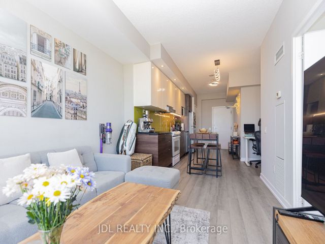 2302 - 121 Mcmahon Dr