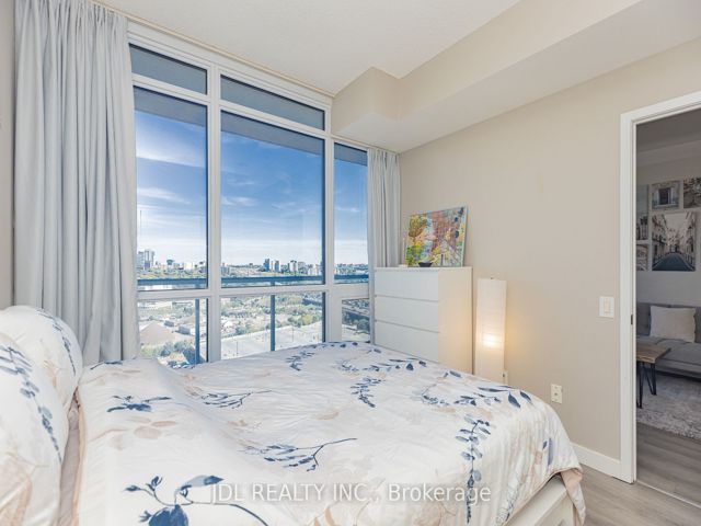 2302 - 121 Mcmahon Dr