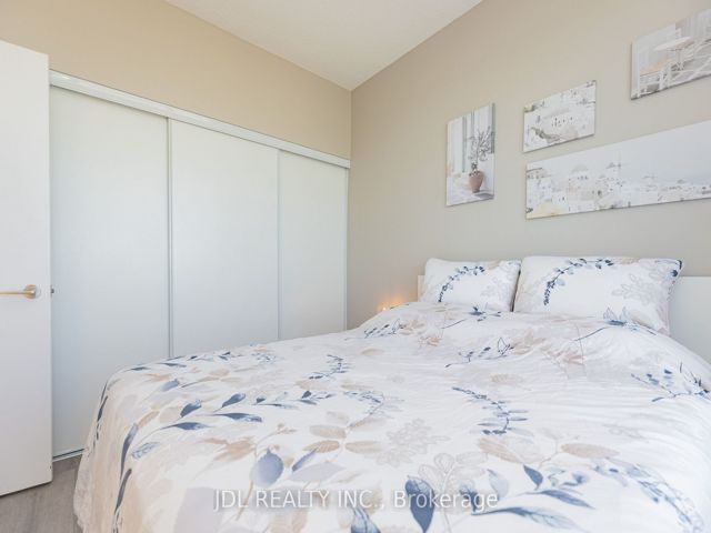 2302 - 121 Mcmahon Dr
