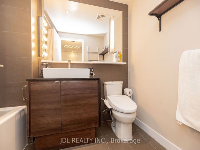 2302 - 121 Mcmahon Dr