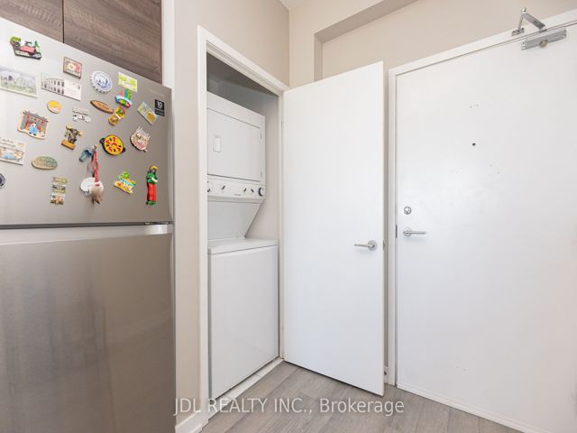 2302 - 121 Mcmahon Dr