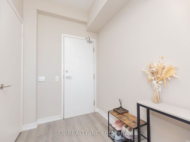 2302 - 121 Mcmahon Dr