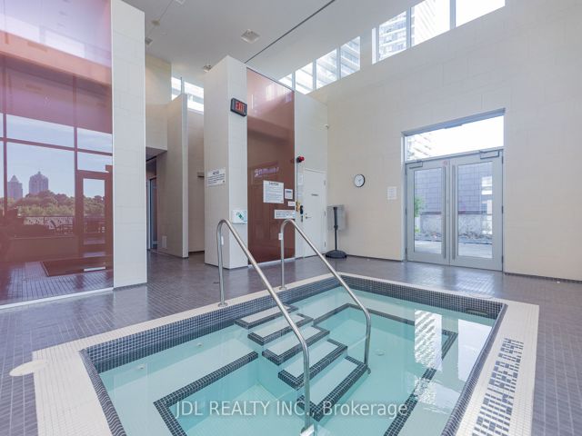 2302 - 121 Mcmahon Dr