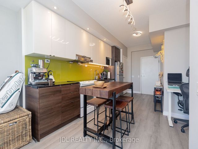 2302 - 121 Mcmahon Dr