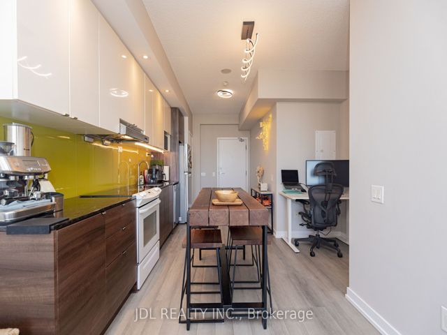 2302 - 121 Mcmahon Dr