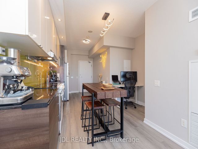 2302 - 121 Mcmahon Dr