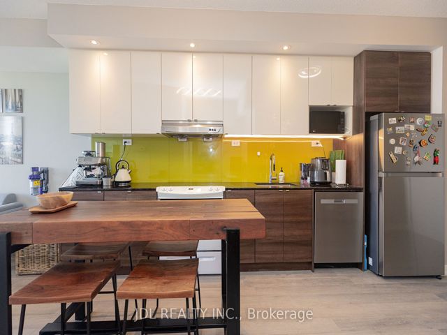 2302 - 121 Mcmahon Dr