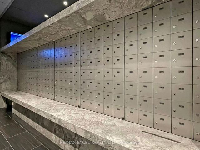 2005 - 1815 Yonge St
