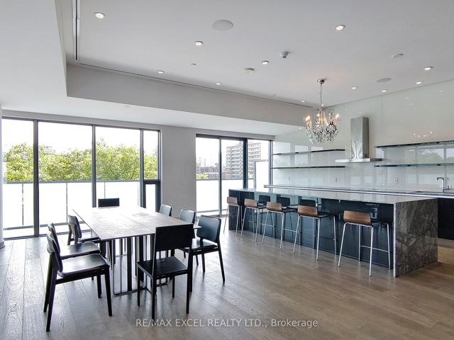 2005 - 1815 Yonge St