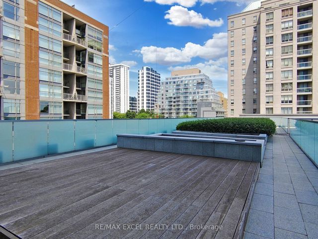 2005 - 1815 Yonge St